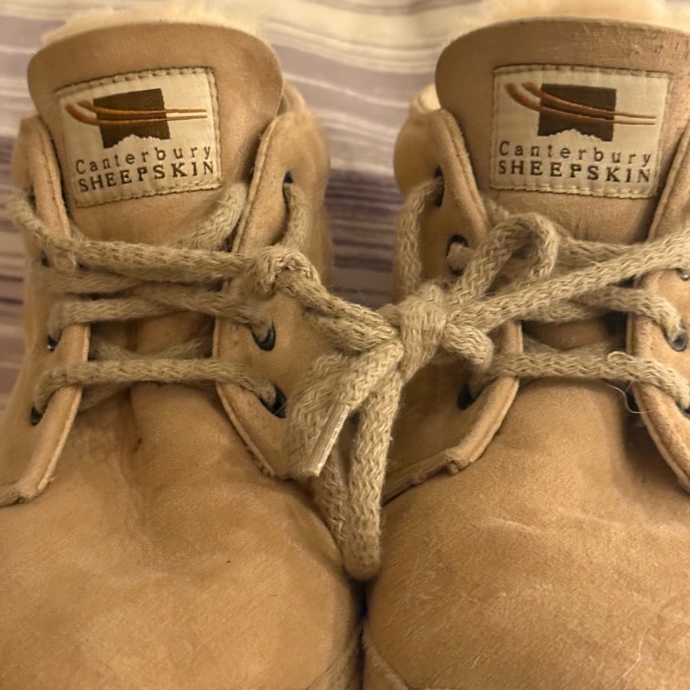 ✨RARE ✨Canterbury Sheepskin Super-tread Lace-Up Ankle Boots Sand Suede - Picture 10 of 16
